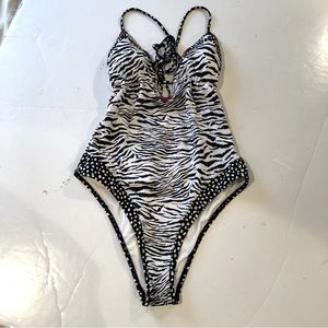 VICTORIA’S SECRET High Cut Legs SWIMSUIT M